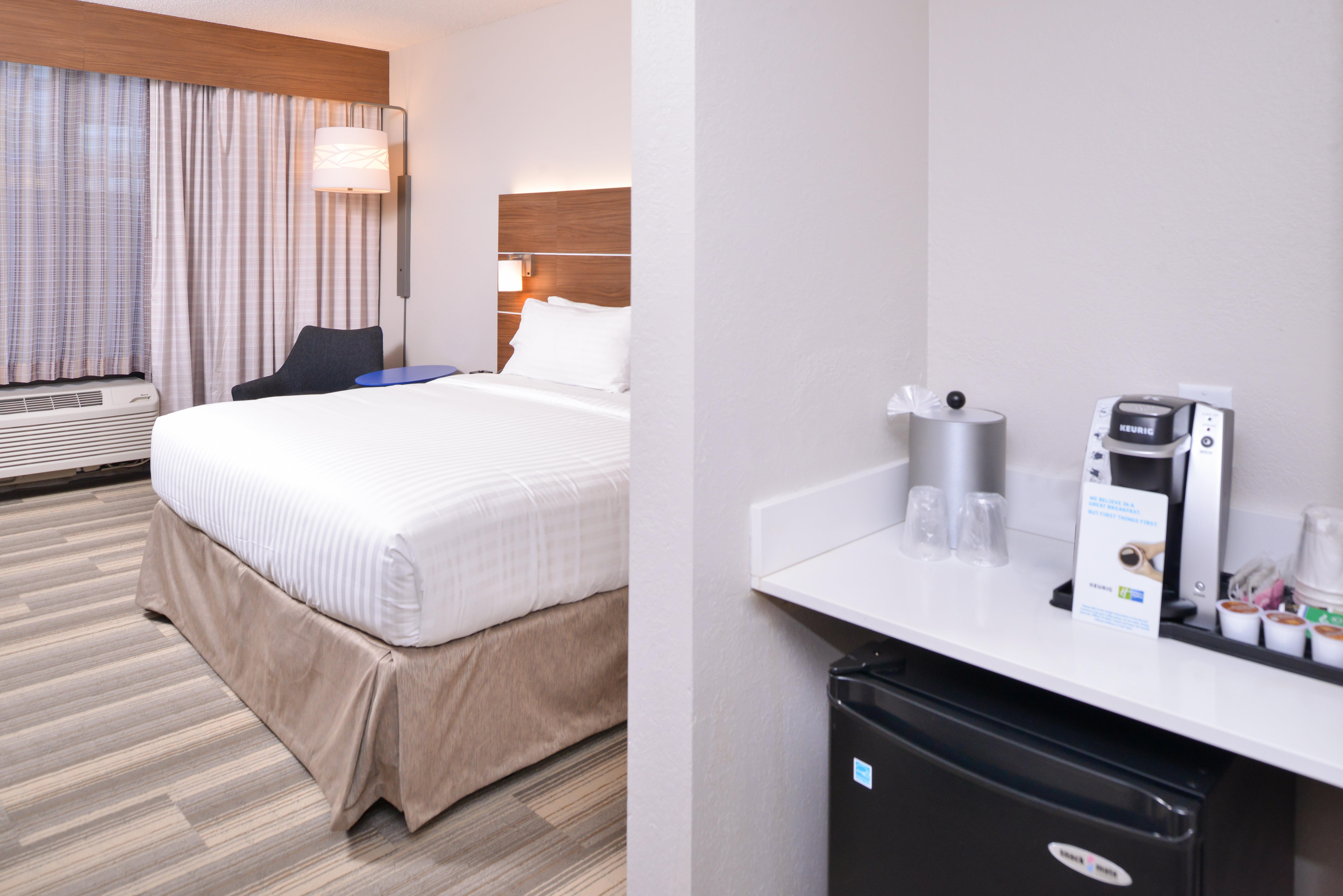 Holiday Inn Express Hotel & Suites Indianapolis Dtn-Conv Ctr By Ihg Exterior photo